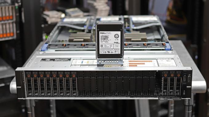 OEM R750 Dell EMC Power Edge R750 Server New 15G 2U 2.6-3.5Ghz DDR4 3
